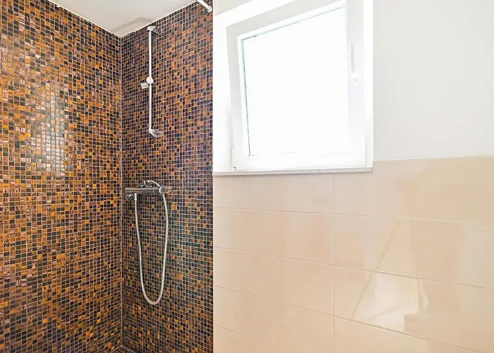 Amazing Apartment In Okrug Gornji Apartment