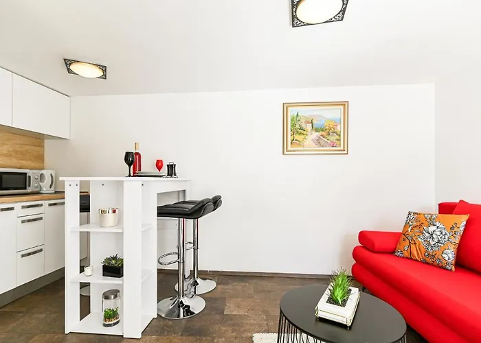 Amazing Apartment In Okrug Gornji Apartment *