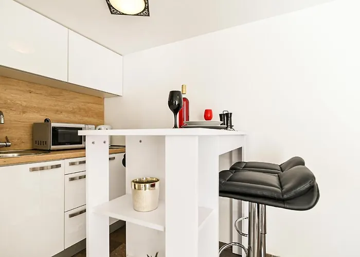 Amazing Apartment In Okrug Gornji Apartment