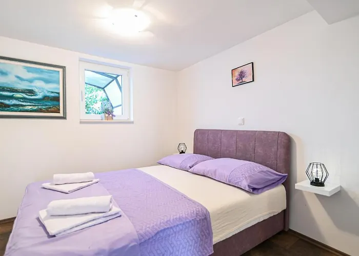 Amazing Apartment In Okrug Gornji Apartment Trogir